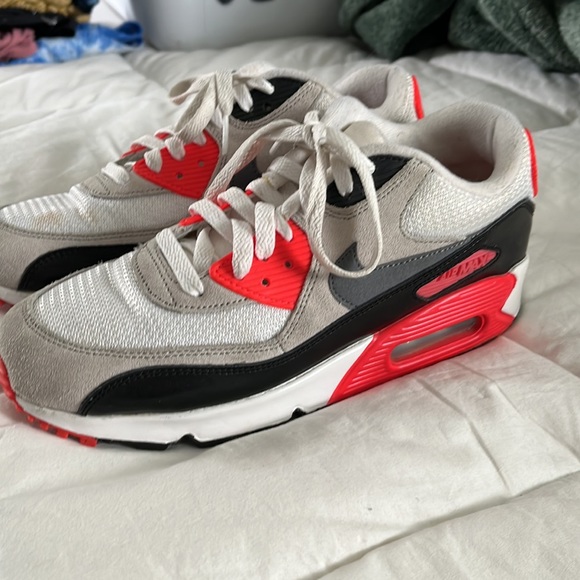 worn once, price negotiable - Picture 3 of 4